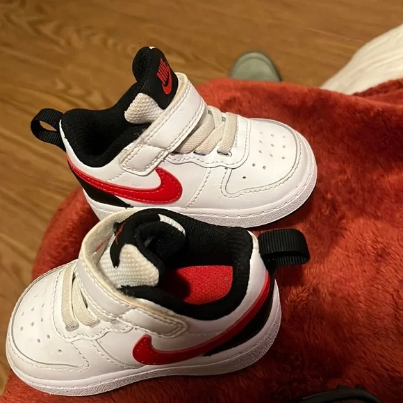 Jordan shoes they are brand new I got the wrong size I want to return this air jordan since I stupidly ordered  main image 3
